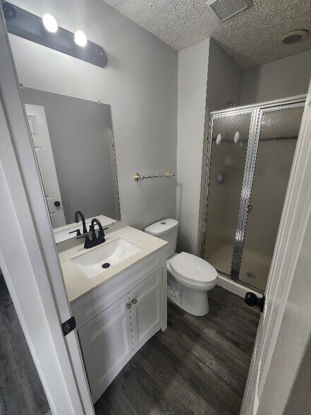 Building Photo - 966 Robmeyer Dr