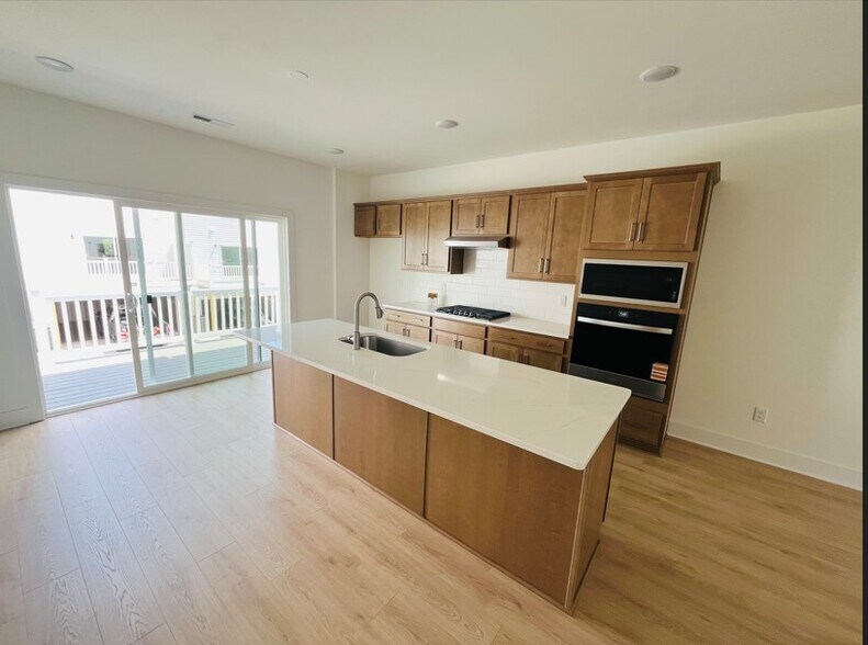Building Photo - 15321 Sunray Aly