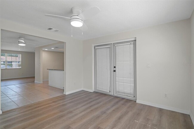 Building Photo - 9740 Lamantin Dr