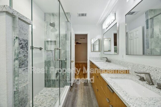 Building Photo - 2701 Harmon Dr