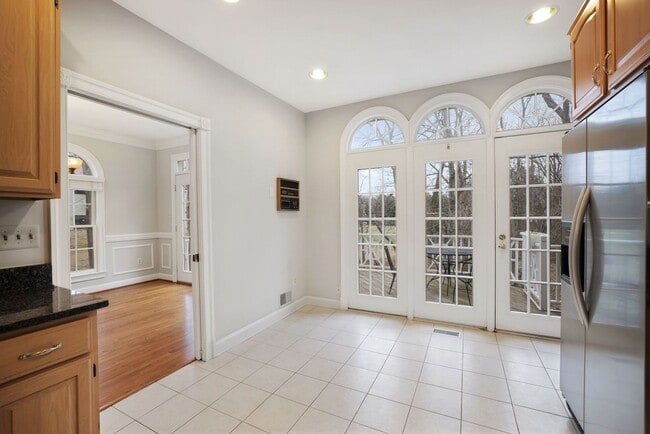 Building Photo - 3 Bedroom 3.5 Bathroom Townhouse// Vienna/...