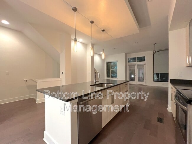 Building Photo - 211 Doggett St