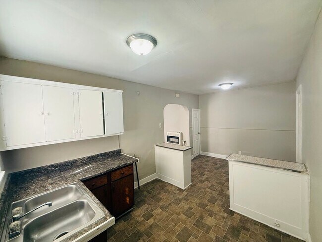 Building Photo - 406/408 N Bellevue Blvd