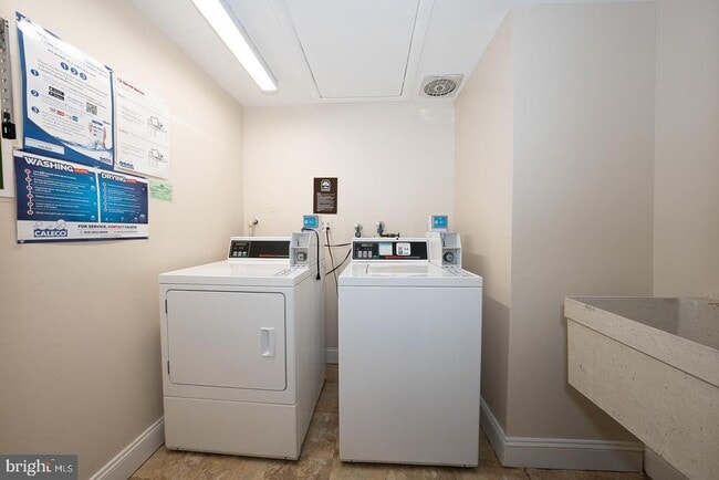 Building Photo - 103 Drummers Ln