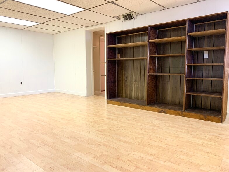 Building Photo - 67 W 5th St