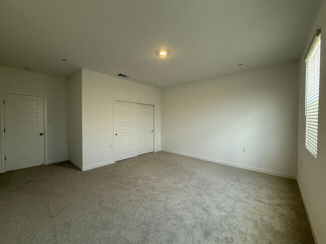 Building Photo - Brand new stunning 4-bedroom, 2.5-bathroom...