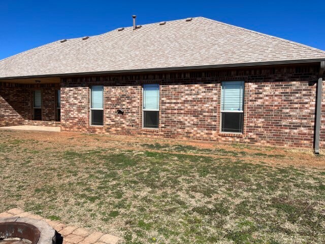 Building Photo - 394 NE Simmons Cir