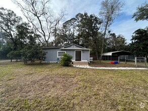 Building Photo - Ridgeview 2/1 with bonus room and  two fen...