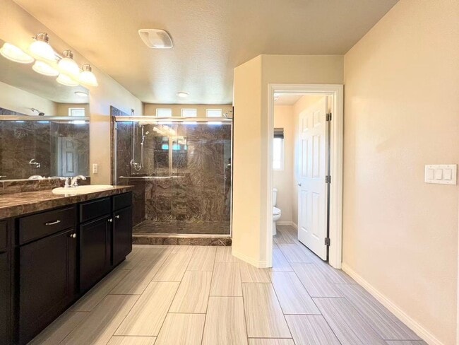 Building Photo - Beautiful 2 story single house