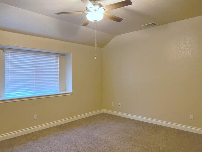 Building Photo - 313 Summer Pointe