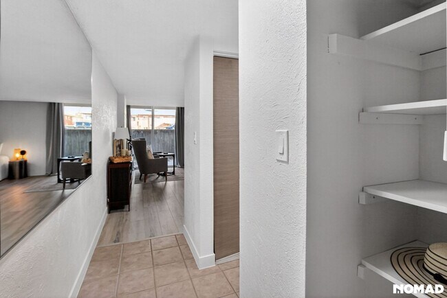 Building Photo - Charming Studio Condo in Denver