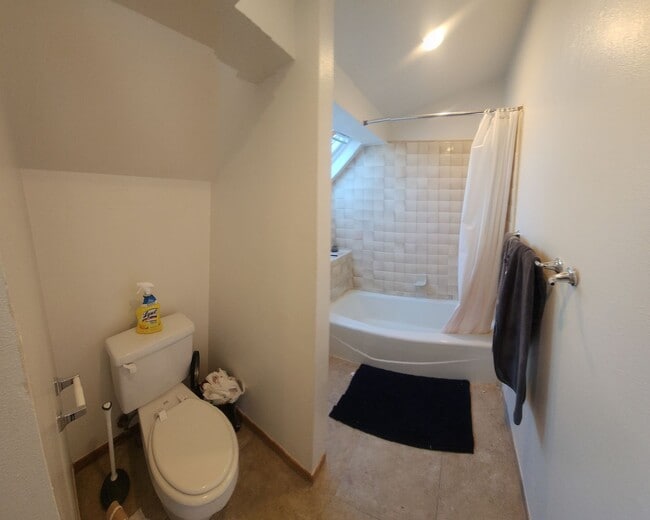 Building Photo - Bigger than average home in SLO! Lots of space!