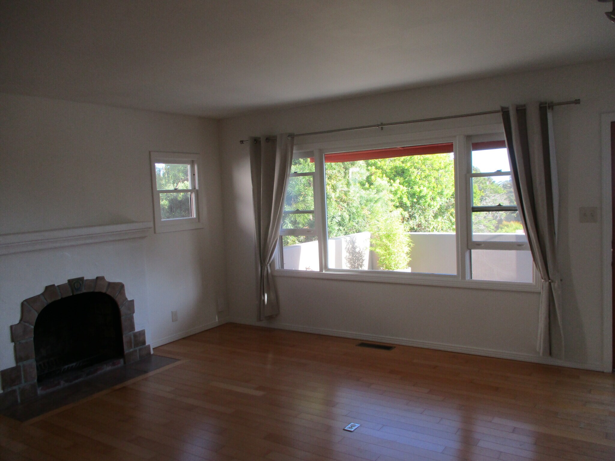 Building Photo - 447 Scenic Dr