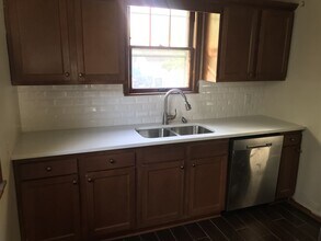 Building Photo - 3 Bedroom 1 Bathroom House in Minneapolis!