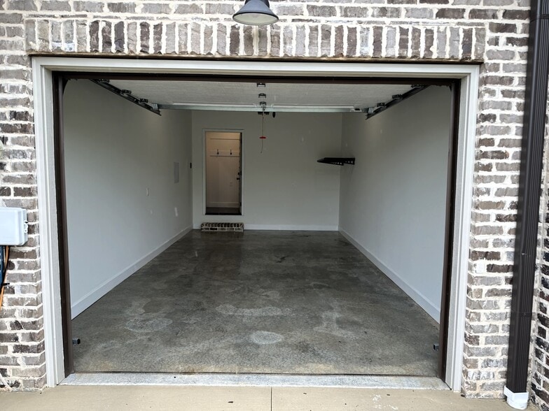 Garage - 248 Cypress Rdg