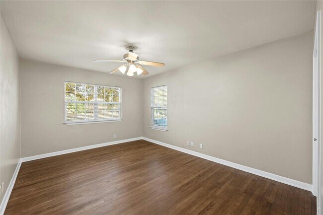 Building Photo - 2631 W 45th St