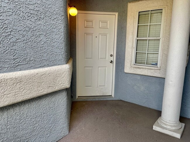 Building Photo - Hidden Gem in Gated Community - Summerlin