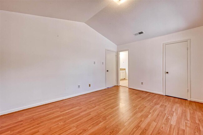 Building Photo - 8299 Cambridge St