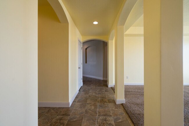 Building Photo - Stunning Home with 4 beds/2.5 baths and 3-Car Garage in Mulberry Estates