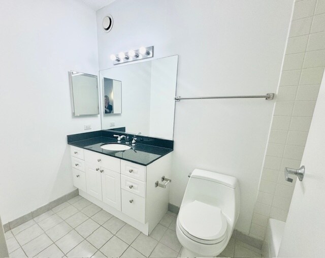Building Photo - 512 N McClurg Ct