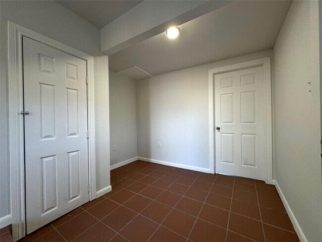 Building Photo - 3119 Bond St