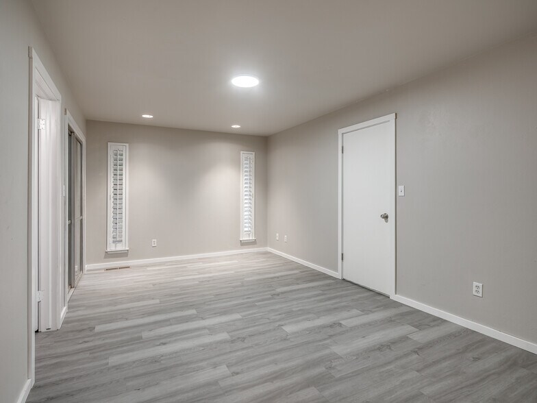 Building Photo - 12136 Thorn Ridge Rd