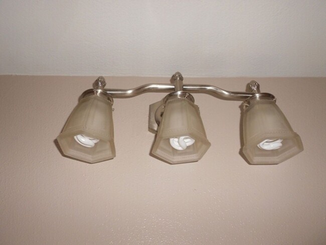 Building Photo - 305 NE 46th St