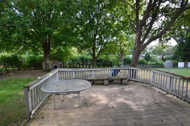 Building Photo - 651 S Stuart Ln