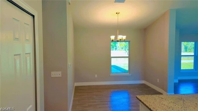 Building Photo - 842 Cervantes St E