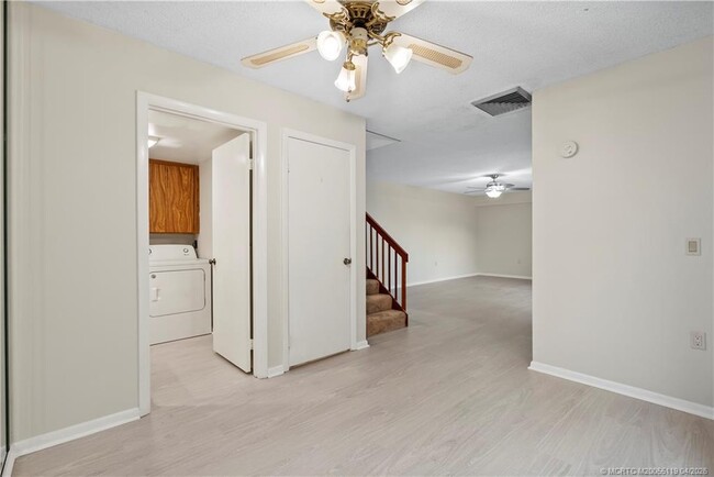 Building Photo - 2930 SW Sunset Trace Cir