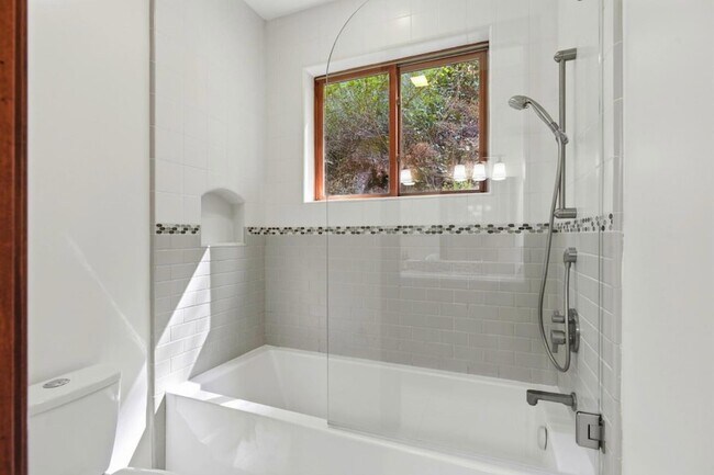 Building Photo - 3911 Pepper Tree Ct