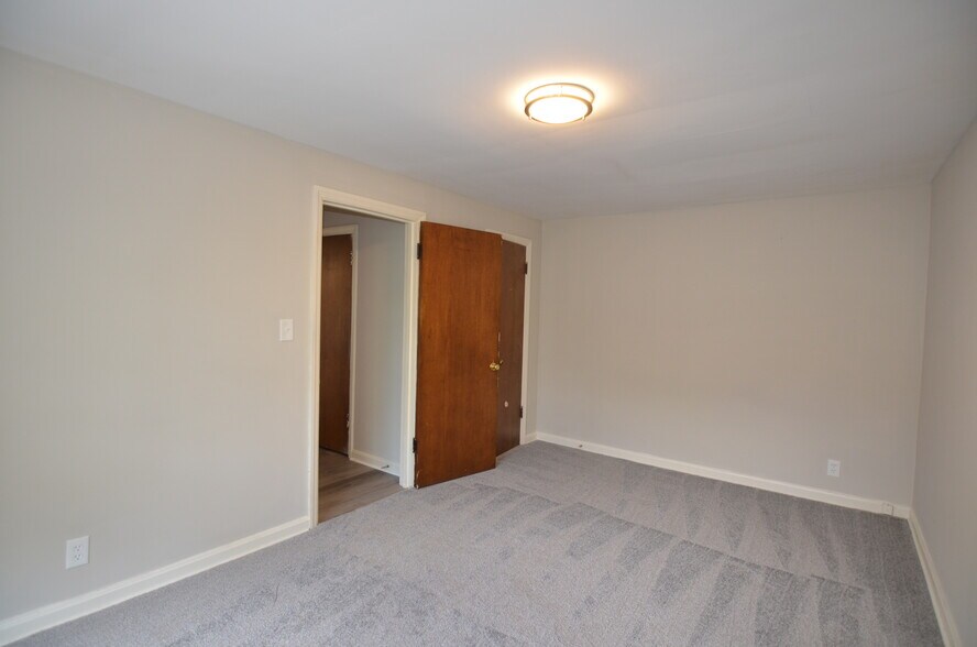 Building Photo - 6615 Bantry Ave