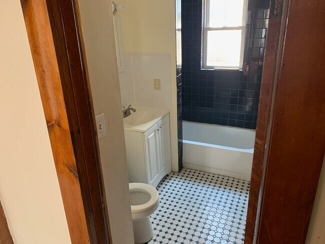 Building Photo - 962 Blue Hill Ave