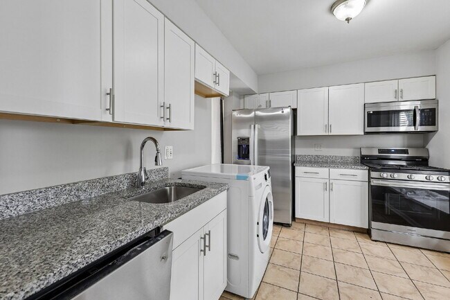 Building Photo - Beautifully remodeled two-level townhouse located in the desirable Irongate Community,