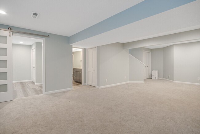 Building Photo - 4 Bed, 4 Bath House on Legends Golf Course
