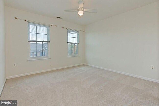 Building Photo - 20748 Hollow Falls Terrace