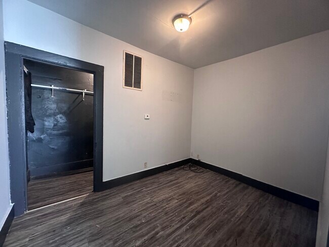 Building Photo - 612 South-