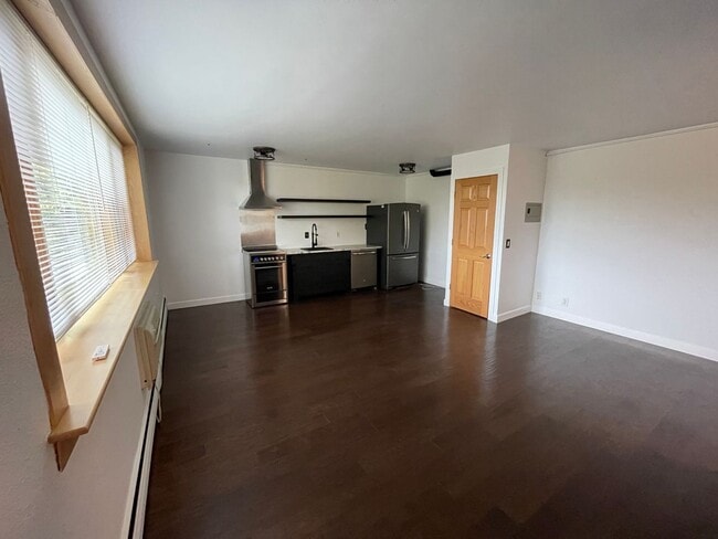 Building Photo - Beautiful Apartment with Gas fireplace on Lake Harriet