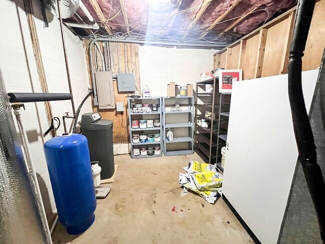 Building Photo - 3502 Old Jones Rd