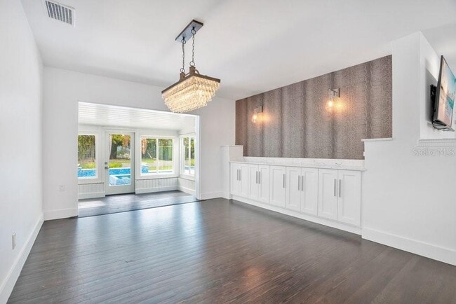 Building Photo - 812 East Blvd