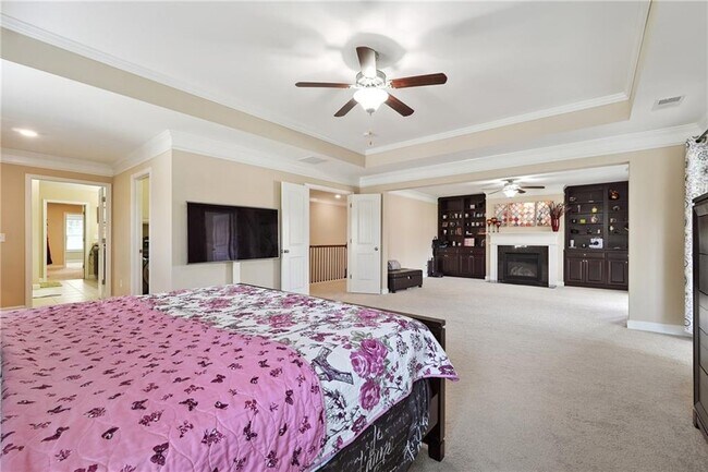 Building Photo - 915 Elmsbrook Ln