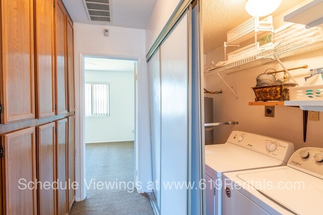 Building Photo - Beautiful 2 bedroom, 1.5 bath Townhouse wi...