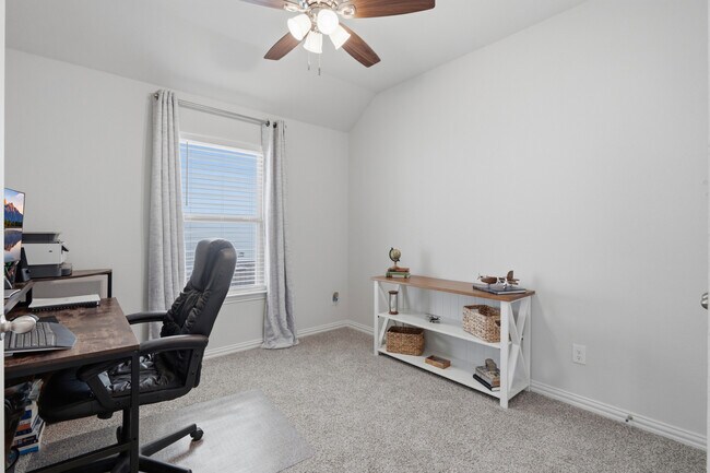 Building Photo - Bright 3-Bed Home with Island Kitchen, Private Patio, and Fenced Yard in New Braunfels