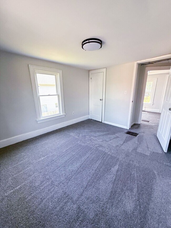 Building Photo - Move-In Ready 3 Bedroom Home w/ Fresh Pain...