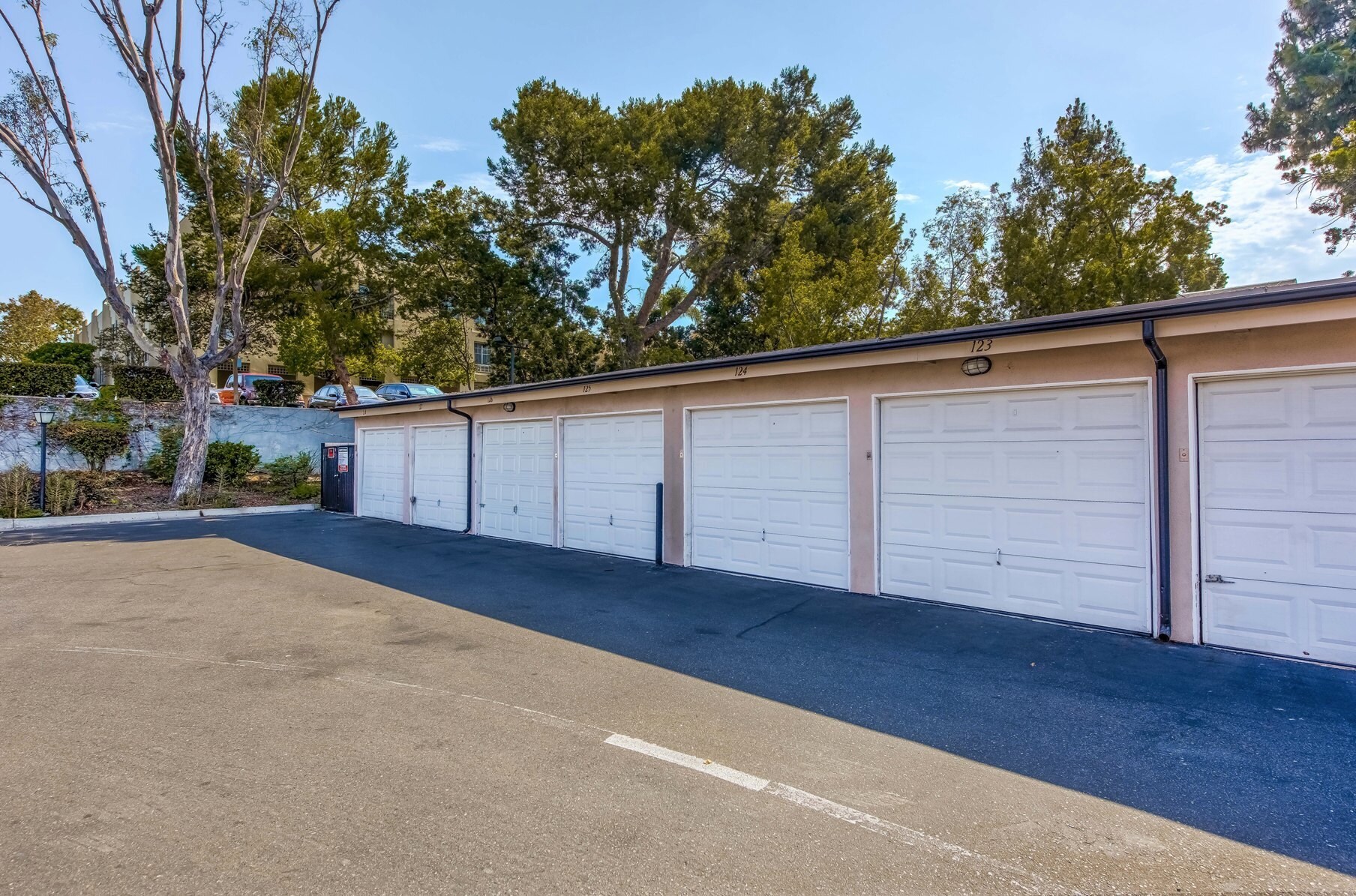 Building Photo - 660 S Glassell St