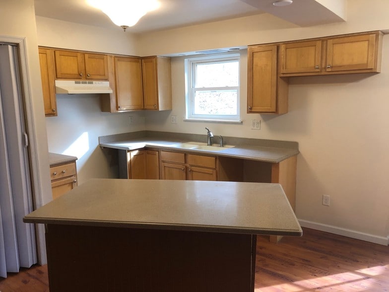 Building Photo - 1214 Fox Run