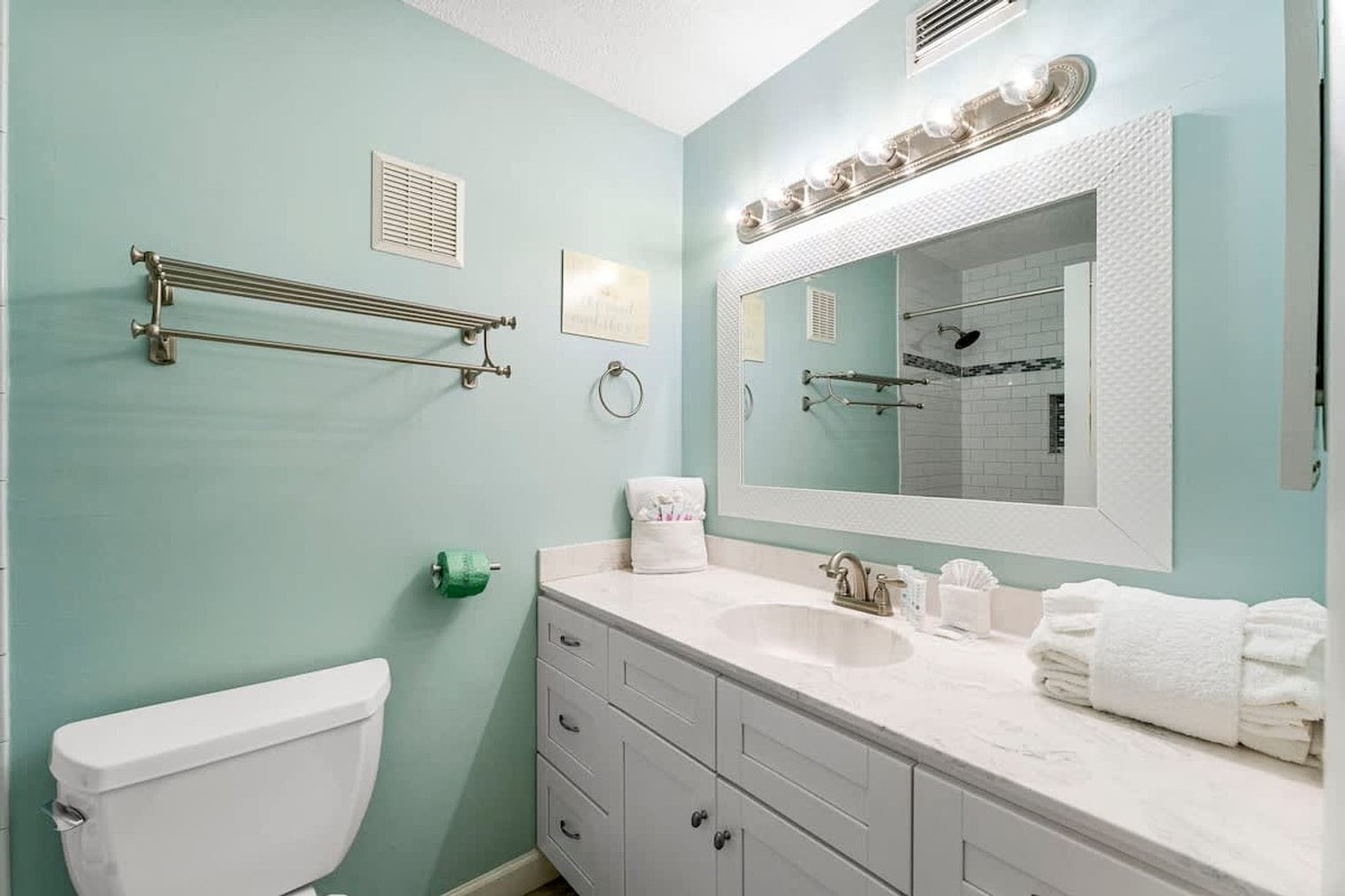 Building Photo - 8743 Thomas Dr