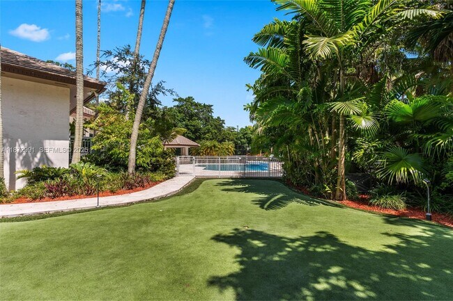 Building Photo - 6190 SW 102nd St