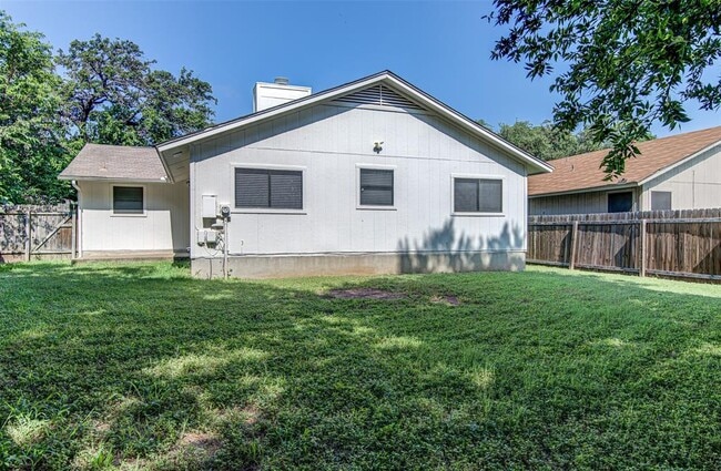 Building Photo - 13001 Campos Dr