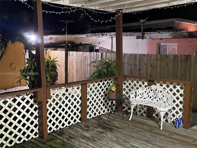 Building Photo - 63 NW 51st Ave